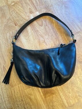 Vintage HOBO Black Leather Shoulder Bag with Side Zipper and Tassel